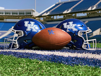 Ball and helmets, Kentucky Wildcats HD wallpaper