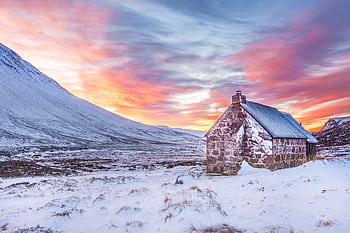 Beautiful sunrise over a snow-covered bothy in the Cairngorms, Scotland. HD wallpaper