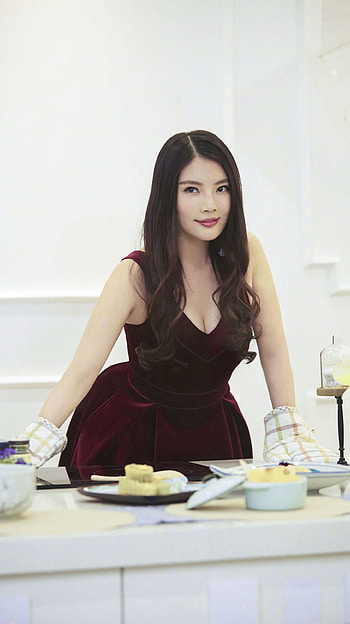 Xu dongdong, korean actress, cleavage HD phone wallpaper