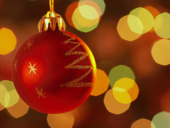 Christmas ball and lights, hollidayes, golden, merry christmas, magic, balls, gold, holliday, beauty, xmas, happy new year, light, ball, lights, christmas, red, lovely HD wallpaper