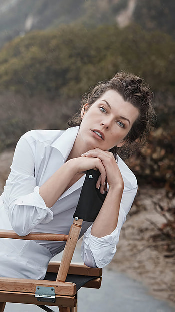 Milla Jovovich, Harpers Bazaar Spain, 2020 HD phone wallpaper