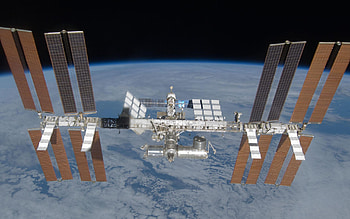 Space Station, 13 , Celestial art, Space odyssey HD wallpaper