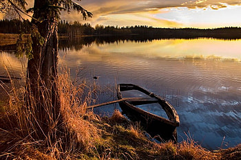 Silent Lakeside, boat, lake, sun sky, tree HD wallpaper