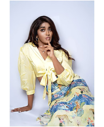 Dimple hayathi, silk, hair, Telugu_actress HD phone wallpaper