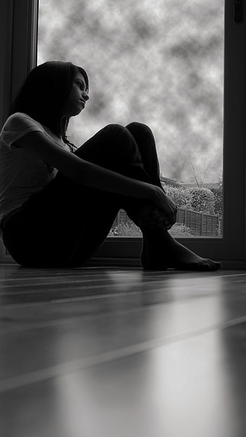 Sad, Alone Girl HD phone wallpaper