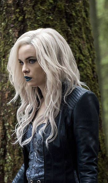 Killer Frost Comics, Icy villain, Chilling persona, Comic book menace HD phone wallpaper