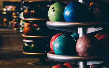 Ball stands, Bowling HD wallpaper
