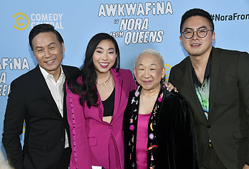 Awkwafina is Nora From Queens premiere, Bowen Yang HD wallpaper