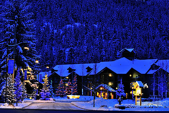 Christmastime at Canadian Lodge, Winter, Christmas, Snow, Canada, Nature, Lodges HD wallpaper