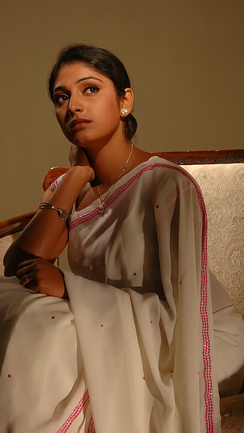 Haripriya, kannada actress HD phone wallpaper