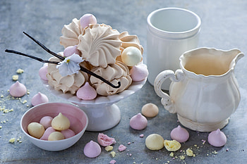Fluffy meringue, Creamy indulgence, Irresistibly sweet, Dessert perfection HD wallpaper