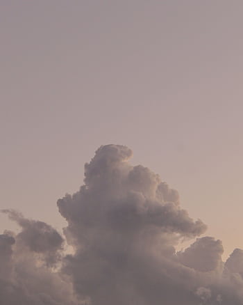 Majestic clouds in a serene pink sky at twilight, providing a calming and que view. HD phone wallpaper