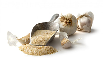 Garlic powder versus fresh, Seasoning choices, Flavorful options, Recipe enhancements HD wallpaper