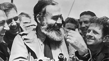 Ernest Hemingway, War story, First time, New York Times HD wallpaper