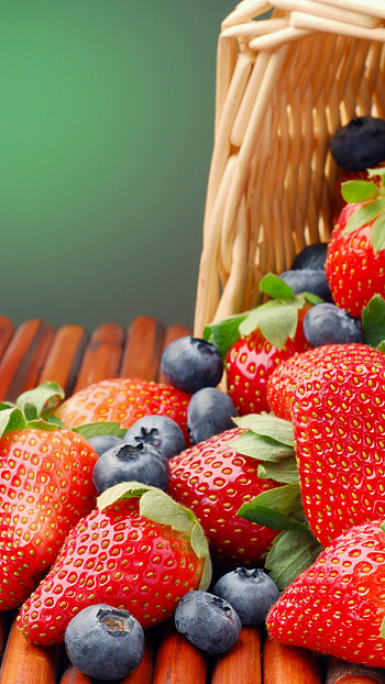 Strawberry and blueberry, Berries HD phone wallpaper