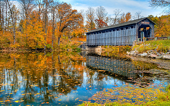 Colorful autumn on covered bridge, river, graphy, colors, peaceful, beautiful, lake, season, beautiful place, covered bridge, bridge, trees, autumn, splendor, water, forest HD wallpaper