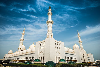 Stunning exterior shot of Sheikh Zayed Mosque with its iconic domes and minarets against a clear blue sky. HD wallpaper