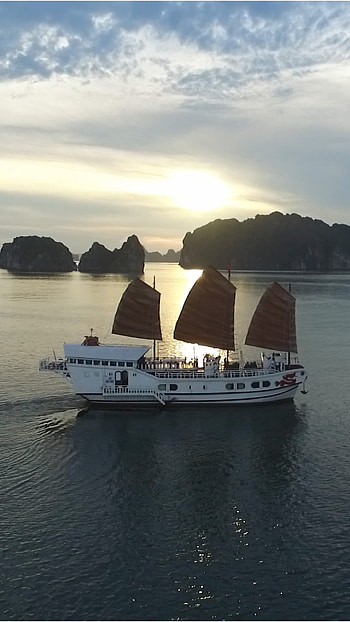 Halong Bay, Vietnam's charm, Alluring landscapes, que views HD phone wallpaper