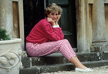 Princess Diana, Timeless beauty, Regal presence, British icon HD wallpaper