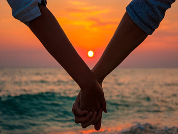 Hand In Hand, Sun, Love, Sea HD wallpaper