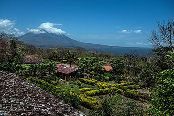 Paradisiacal Nicaragua, Contemplating a canal, The New York Times HD wallpaper