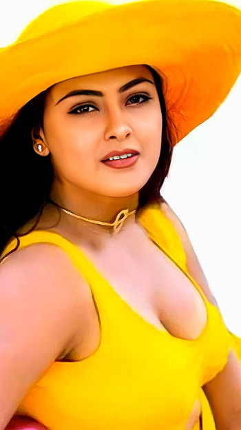Simran bagga, tamil actress, simran, cleavage HD phone wallpaper