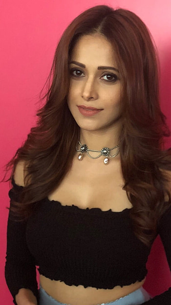 Nushrat Bharucha, Bollywood Heroine HD phone wallpaper