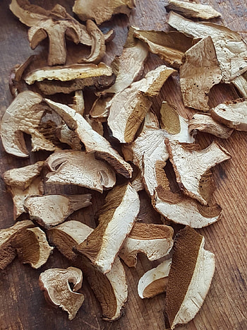 Dried and fresh, Shared kitchen, Mushroom versatility, Culinary treasure HD phone wallpaper