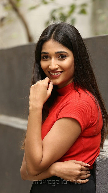 Priya Vadlamani, Beautiful Tollywood Actress HD phone wallpaper