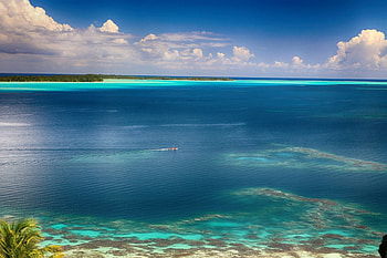 Beautiful Lagoon at Bora Bora island, island, sand, tropical, tahiti, beach, reef, holiday, islands, sun, ocean, sea, coral, pacific, exotic, paradise, south, lagoon, view, bora bora, polynesia HD wallpaper