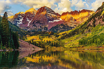 Mountain peaks at sunrise, majestic, hills, fall, peaks, USA, rocks, lake, mountain, serenity, reflection, autumn, trees, view, forest, Colorado HD wallpaper
