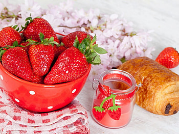 Strawberry Delight, sweet, strawberry, delicious, fruit, fruits, food HD wallpaper