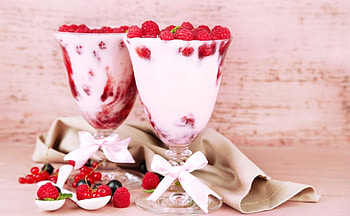 Ice cream with raspberries, sweet, summer, red, dessert, fruit, raspberry, food, ice cream HD wallpaper