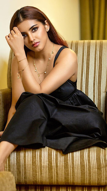 Malavika sharma, telugu actress, model, dec i HD phone wallpaper
