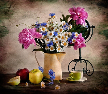 still life, bouquet, graphy, peonies, kettle, daisies, beauty, nice, flower, glass, fruit, , mirror, color, peony, beautiful, old, pretty, cool, apple, flowers, lovely, harmony HD wallpaper
