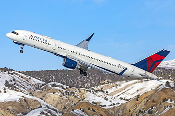 Delta Air Lines, Pilot hiring, Next summer, Aviation industry HD wallpaper