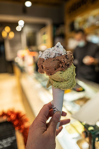 Finding the best gelato in Rome, Trastevere discovery, Gastronomic adventure, Flavorsome journey HD phone wallpaper