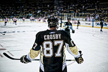 Sidney Crosby , NHL superstar, Hockey icon, Pittsburgh Penguins captain HD wallpaper