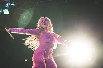 Sabrina Carpenter 2017 Live Performace, sabrina-carpenter, celebrities, girls, music, singer HD wallpaper
