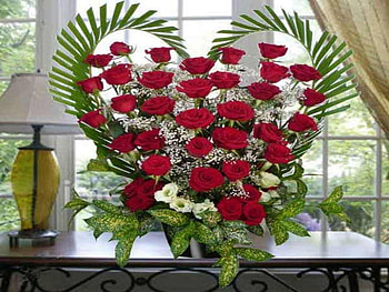 Bouquet of roses, white, bouquet, roses, window, lamp, vase, beautiful, romance, , rose, pretty, love, red, flowers, romantic, lovely HD wallpaper
