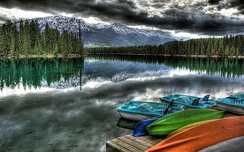 Lovely View, boat, colorful, colors, pier, peaceful, beauty, reflection, boats, trees, mountains, water, landscape, beautiful, lake, green, view, clouds, nature, sky, lovely HD wallpaper