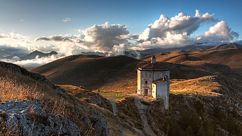 Beautiful Italy, blue, shrouded, beautiful, old, valley, clouds, nature, sky, mountains, farmhouse HD wallpaper