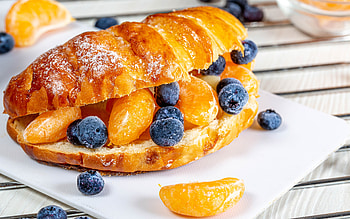 Croissant and Fruit Sandwich, fruit, croissant, sandwich, food HD wallpaper