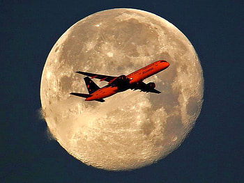 Plane w Moon, graphy, , cool, beautiful HD wallpaper