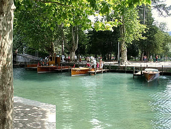 Canal Annecy, dock, water, tree, boats HD wallpaper