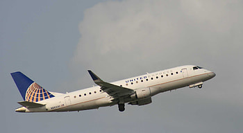 Mesa Airlines pilot, Flight delay burgers, Houston, Travels HD wallpaper