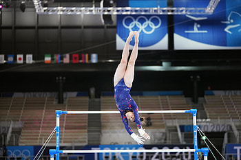 Sunisa Lee, Uneven bars routine, Complex skills, Sports excellence HD wallpaper
