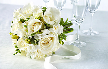 White Bouquet, Roses, Ribbon, Bouquet, Glasses HD wallpaper