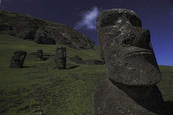 Tukuturi statue, Unique sculpture, Easter Island's anomaly, Cultural diversity HD wallpaper