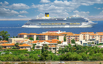 Cruise Ship in Turkey, sea, Turkey, ship, cruise, houses HD wallpaper